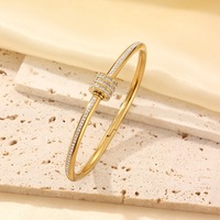 Bracelet de luxe pour femme en acier inoxydable plaqué or 18 carats, étanche et inaltérable, avec diamants brillants, vente en gros d'usine transfrontalière