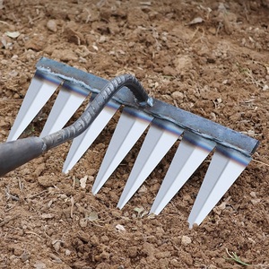 Outil agricole <span class=keywords><strong>manuel</strong></span>, râteau robuste pour éliminer les mauvaises herbes du jardin, désherbeur <span class=keywords><strong>manuel</strong></span> en métal, râteau tout en acier, <span class=keywords><strong>scarificateur</strong></span>, râteau à gazon, râteau à terre - Product Image 4