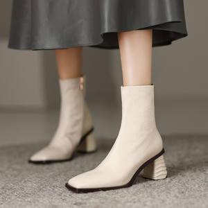 Cialisa scarpe da <span class=keywords><strong>donna</strong></span> in vera pelle marrone <span class=keywords><strong>bianco</strong></span> maturo con cerniera tacchi alti quadrati stivaletti corti 2022 stivaletti invernali - Product Image 2