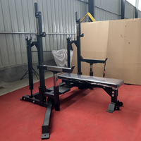 Rack de musculation combiné commercial pour salle de sport avec logo personnalisé, couleur personnalisée, robuste, réglable, pour compétition, avec banc de musculation et presse à haltères avec roulettes