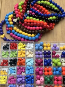 Nuova Collana Estiva Boho 2026 con Perline Acriliche Colorate, Ciondolo a Cuore Grosso e Perline Bubblegum, Gioielli Artigianali per Vacanze - Product Image 5