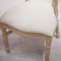Chaises de mariage et d'événements en chêne massif style antique Louis pour banquets d'hôtel et mobilier de repas en extérieur