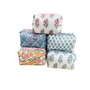 Trousse de Maquillage Haut de Gamme en Coton Floral Fait Main avec Fermeture Éclair, Cadeau pour Demoiselles d'Honneur, Trousse Cosmétique pour Femme - Product Image 1