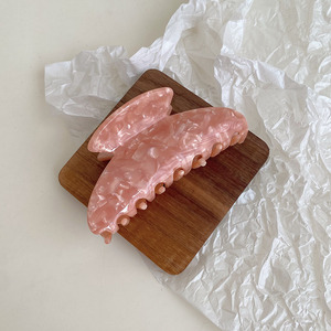 مشبك شعر فرنسي صديق للبيئة بمقاس 11 سم بتصميم مخصص من المصنع، مصنوع من أسيتات السليلوز مع شعار برونزي ومقبض قوي من حمض الأسيتيك لتثبيت الشعر من الخلف - Product Image 5