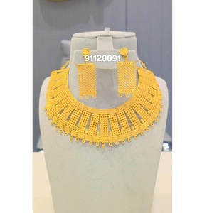 Elegante conjunto de joyas de 4 piezas chapadas en oro para mujer con intrincados detalles piedras brillantes para boda fiesta ropa festiva India - Product Image 2