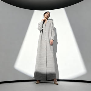 Vente en gros de robes Abaya élégantes pour femmes musulmanes, robes de soirée plissées imprimées en polyester de luxe personnalisées - Product Image 2