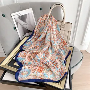 Vente en gros 2024 Foulards en soie personnalisés Designer Floral Imprimé 70*70cm Lettre Polyester Satin Écharpe pour les femmes Élégant