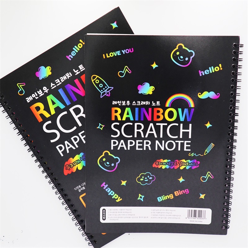 Nota di carta antigraffio arcobaleno con dieci pagine e una penna graffiante in legno per bambini fai da te