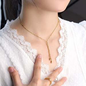 Collier long en acier inoxydable en forme de Y avec pendentif double goutte d'eau et pompon pour femmes - Product Image 3