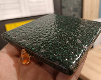 Carrelage en grès lumineux moderne, artisanal et cuit au four sur mesure |   Glaçure émeraude profonde mouchetée à texture aléatoire et irrégulière