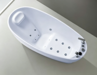 Baignoire ovale autoportante en acrylique, baignoire de trempage équipée d'un robinet et d'une douchette pour salle de bain