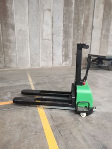 WELIFTRICH New Model 500kg Lithium Battery 48V/21Ah Semi Electric Self-loading Stacker for IVECO - Product Image 4