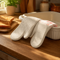 Gants de four en silicone épaissis, doublés de coton, à carreaux roses, antidérapants, résistants à la chaleur, spécialement conçus pour la cuisson au micro-ondes