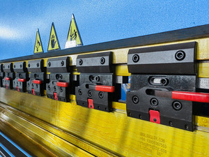 DA66T Elektrische CNC-Abkant presse 250 t4000 6 1-Achsen-Biegemaschine - Product Image 5