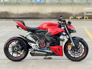 Le plafond de la <span class=keywords><strong>moto</strong></span> élégante de style <span class=keywords><strong>Ducati</strong></span> V2, 1000 cm³, à essence. - Product Image 3