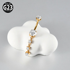 Nouvelles bagues de nombril incurvées en titane ASTM F136 plaqué zircon marquise avec chaîne, filetage interne - Product Image 3