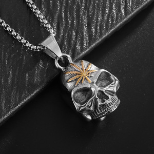 Collar con colgante de calavera de acero inoxidable, dije de hoja de arce de dos tonos, joyería de regalo - Product Image 3