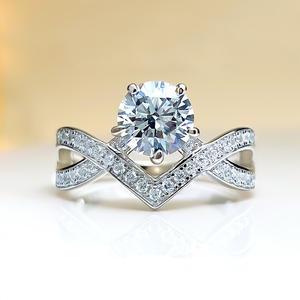 Anello di Diamanti Q411 in Oro Bianco, Taglio Brillante Rotondo, Diamante Naturale, Gioiello da Donna per Fidanzamento, Colore G, con Pietre Laterali - Product Image 1