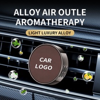 Accessoires de clip pour bouche d'aération en alliage de luxe diffuseur de parfum rechargeable personnalisé désodorisant pour voiture parfum unique en bois métal