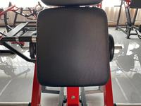 Equipo de fuerza para sentadillas profundas asistido por cinturón Máquina de sentadillas superinclinada con placa cargada