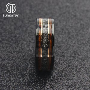 8Mm <span class=keywords><strong>Tungsten</strong></span> Carbide Vòng Cho Nam Giới Đen Phẳng Rose Gold Với Whiskey Thùng Gỗ Thiên Thạch Inlay Hợp Thời Trang Mens Đồ Trang Sức - Product Image 5