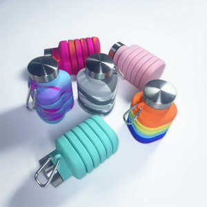 Bouteilles de voyage pliables personnalisées en gros gratuites, bouteille d'eau en silicone pliable portable pour le sport en plein air avec poignée - Product Image 5