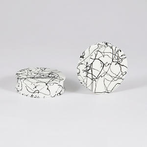 Tapones y Túneles para Orejas de Silicona Sólida con Líneas Irregulares y Pintura en Aerosol, Expansión de Oreja de Gran Tamaño, Estilo Hiphop - Product Image 4