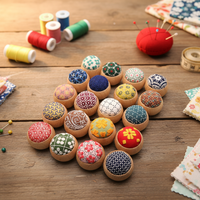 Kit d'accessoires de couture DIY brodé à la main en gros, kit portable pour débutants en point de croix, coussin à aiguilles avec inserts d'aiguilles et cerceau