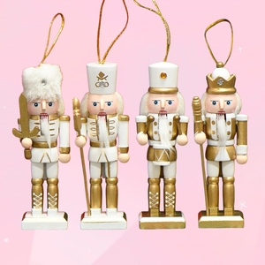 <span class=keywords><strong>Casse</strong></span>-noix en bois <span class=keywords><strong>doré</strong></span> fait main de 13 cm (5 pouces) au design le plus récent 2026 pour la décoration de l'arbre de Noël - Product Image 1
