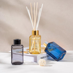 Bouteille en verre carrée de 100 ml pour diffuseur à bâtonnets, <span class=keywords><strong>parfum</strong></span> d'ambiance unique pour la maison, avec bouchons et bâtonnets – Vente en gros - Product Image 1