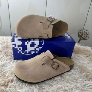 Mules de luxe décontractées à bout fermé avec semelles en liège, sandales plates vintage de haute qualité, pantoufles de créateur avec logo - Product Image 3