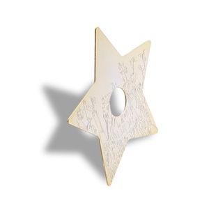 แผ่นรองแก้วลายดาวห้าแฉกแบบโปร่ง โลโก้แบบนูนต่ำ ผลิตจากโลหะผสมสังกะสีชุบทอง ดีไซน์ทันสมัย เหมาะสำหรับเทศกาลและงานส่งเสริมการขาย - Product Image 5