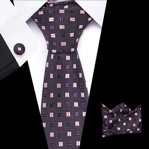 Conjunto de Tres Piezas para Hombre, Corbata, Pañuelo de Bolsillo y Puños de Poliéster con Diseño Geométrico, Transpirable, para Negocios y Uso Diario, Color Rojo Formal - Product Image 2