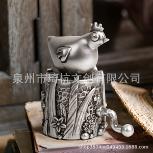Figurine de coq argenté sur souche d'arbre, poulet créatif, décoration de bureau, cadeau unisexe, 12 ans et plus, résines synthétiques QH-250130 - Product Image 1