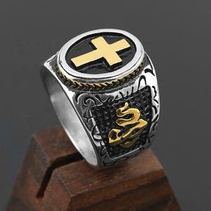 แหวนดีไซน์กากบาทราคาส่ง เครื่องประดับทางศาสนา ชุบทองสองสี แหวนนิ้วสไตล์พังก์สำหรับผู้ชาย - Product Image 5