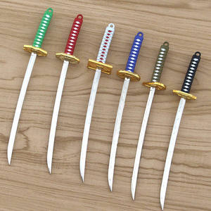 Llavero con hebilla de cuchillo cómico Vintage, accesorios de espada de 15cm, colgante de Metal y mosquetón de aleación - Product Image 2