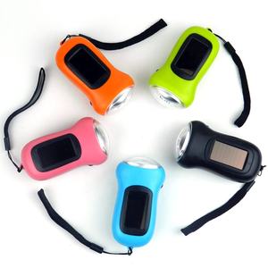 Lampes de poche portables mini <span class=keywords><strong>dynamo</strong></span> à manivelle 3 LED solaires rechargeables d'urgence pour camping et randonnée en extérieur étanches - Product Image 4