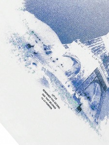 เสื้อยืดสีขาวที่มีดีไซน์สไตล์เรโทร โดดเด่นด้วยภาพทิวทัศน์เมืองและหอไอเฟล ปรับแต่งได้และใช้ได้ทั้งชายและหญิง.F10 - Product Image 3