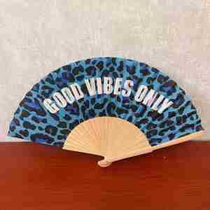 Abanicos Plegables de Madera con Logotipo Personalizado de 9 Pulgadas - Abanicos de Mano Personalizados para Eventos y Promociones - Product Image 2
