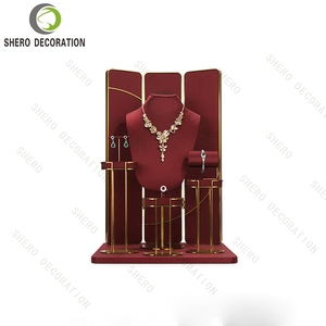 Exhibidores de Joyería de Microfibra Roja Personalizados con Soporte Metálico para Vitrinas de Joyería - Product Image 5