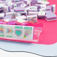 Jeu de tuiles de mahjong américain de luxe violettes personnalisées avec logo, 4 couches, confettis, avec supports pour table de jeu