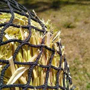 ตาข่ายหญ้าโพลีเอสเตอร์ไร้ปม ทนทานต่อการกัดแทะ สีเขียว สำหรับปศุสัตว์ ฟาร์มปศุสัตว์ และการให้อาหารม้า - Product Image 3