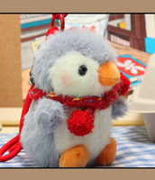 Porte-clés Peluche Pingouin Moelleux, Mini Poupée Pingouin en Peluche avec Écharpe Tricotée, Pendentifs de Sac, Ornements pour Clés de Voiture
