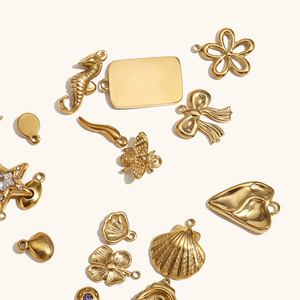 Collection de pendentifs Oceanic Glimmer Charm |   Acier inoxydable plaqué or 18K PVD : Pendentif dauphin, hippocampe, coquillage pour la fabrication de bijoux - Product Image 2