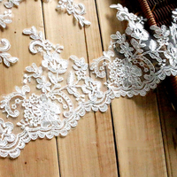 Dentelle brodée blanche faite à la main pour accessoires de robe de mariée, couvre-chefs, rideaux, textiles de maison pour enfants - Délai de livraison d'échantillon de 7 jours