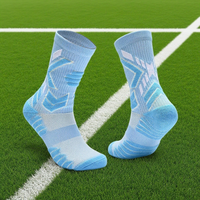 Chaussettes de football personnalisables Chaussettes de football d'équipe Chaussettes d'automne tricotées et antidérapantes de style athlète avec logo personnalisé sur la manchette