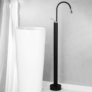 Robinet de baignoire sur pied noir mat avec bec pivotant à 360° et douchette à main <span class=keywords><strong>pour</strong></span> baignoire de trempage - Product Image 4