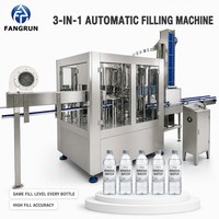 Machine de production, de lavage, de remplissage et de bouchage entièrement automatique 3-en-1 haute efficacité pour eau potable minérale pure et boissons