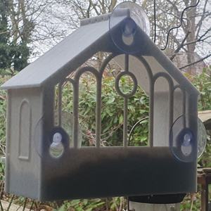 ที่ให้อาหารนกแบบติดกระจก ดีไซน์สไตล์ยุโรป ปรับแต่งสีและขนาดได้ ผลิตจากพลาสติกทนทาน สำหรับนกป่าใกล้บ้าน - Product Image 6