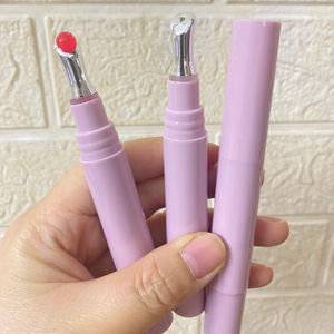 Gloss à lèvres liquide végétalien longue tenue de haute qualité, effet repulpant, enrichi en extrait de Capsicum Frutescens, marque privée - Product Image 1